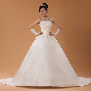 Handmade Sweet Wedding Dress Just the appropriate dress for your wedding